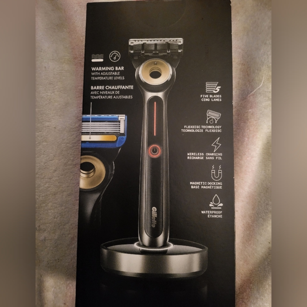 Gillette Labs Heated Razor - Picture 2 of 2